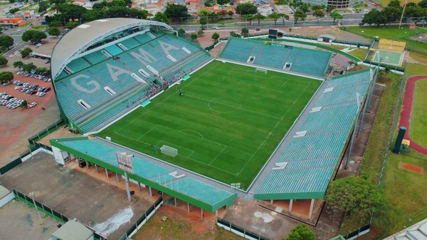 How can UK basketball players utilize resistance training to boost their performance?